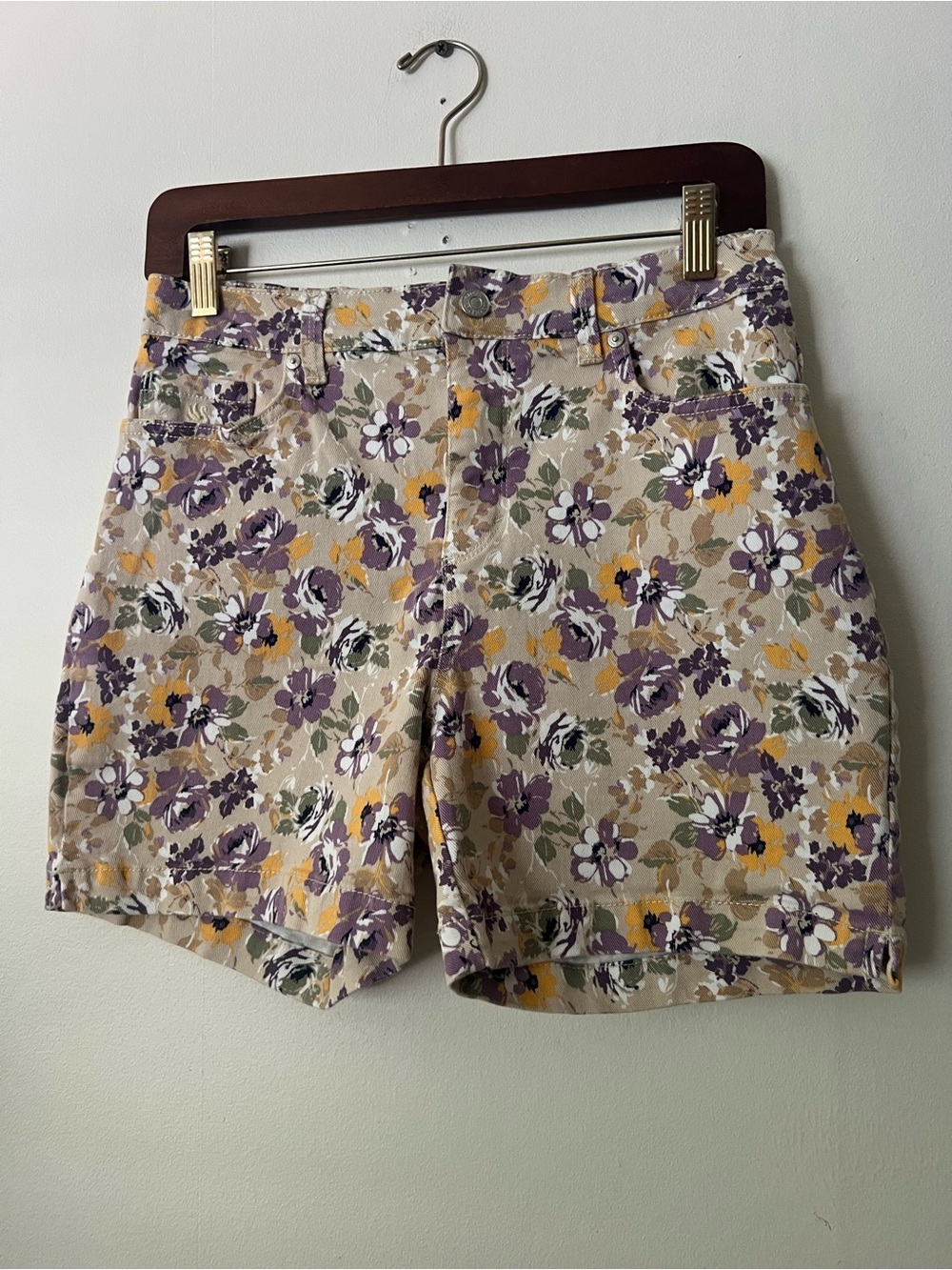 Gloria Vanderbilt Beige/purple/yellow  Floral cottage farmhouse Shorts, 6P
